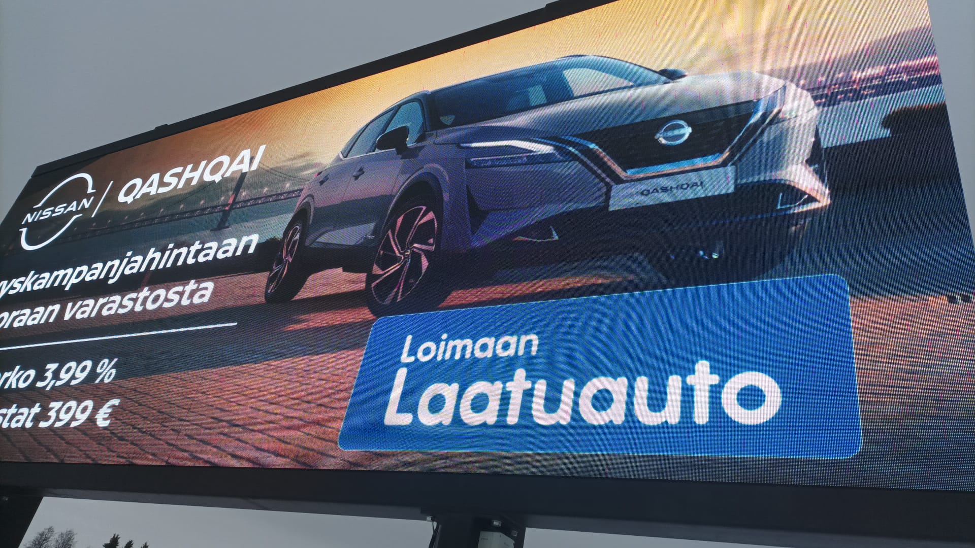 Ysitien LED-taulu Loimaalla — Loimaan Laatuauto & Nissan mainos